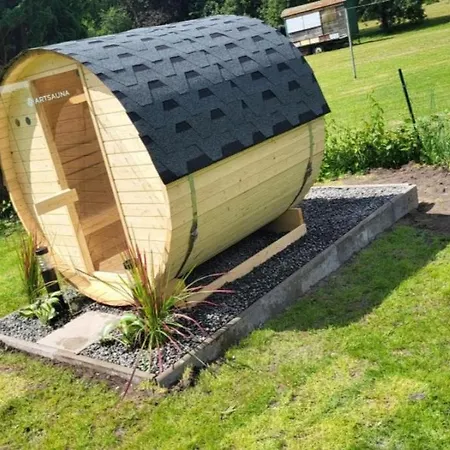 Kastanie Mit Whirlpool Kamin Und Sauna