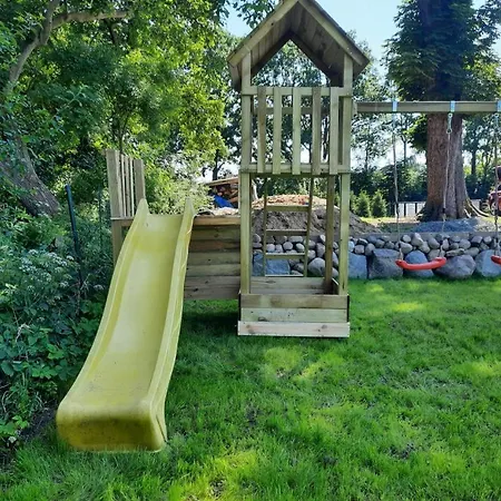 Kastanie Mit Whirlpool Kamin Und Sauna * Blekendorf